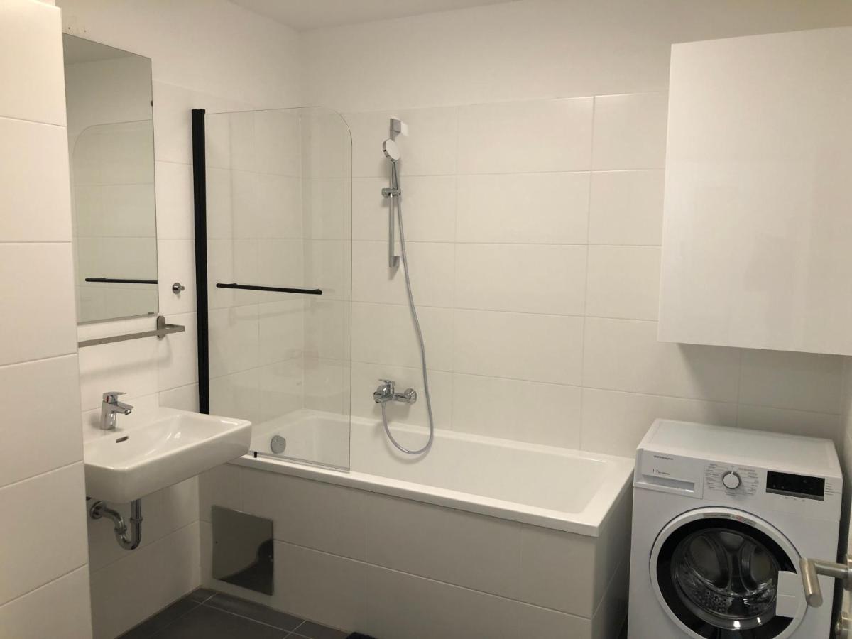 Neubau Wohnung Stadlau Виена Екстериор снимка